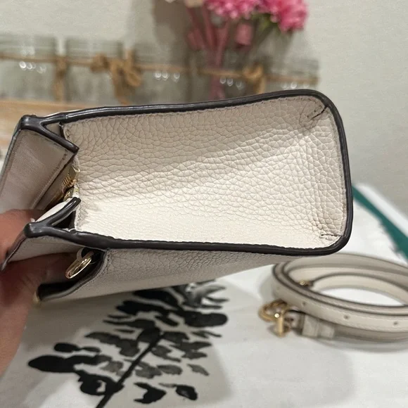 Price Drop ⬇️ Michael Kors Ivory Small Crossbody Bag - Picture 8 of 14